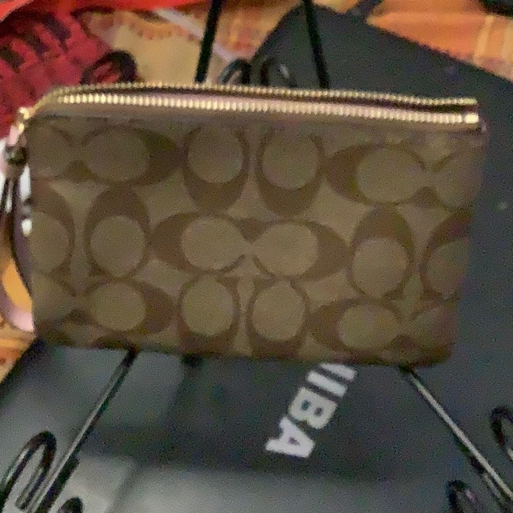 Coach - Picture 2 of 4